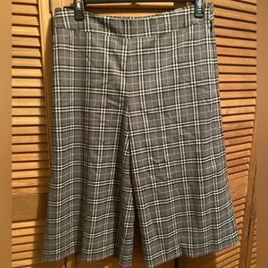 Vintage Paniz Grey, Black, Pink & White Plaid Gaucho Pants